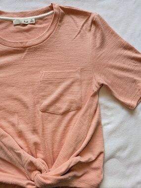 Wilfred Peach Front Knot Short Sleeve Pocket Tee